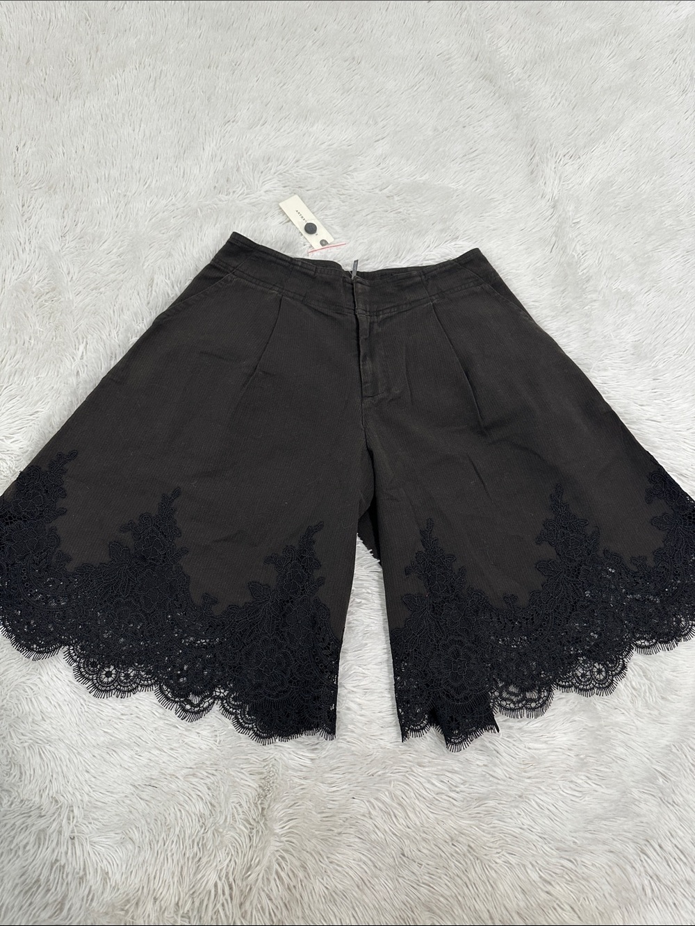 ❤️ NWT Anthropologie Pleated Baggy Knee Length Lace Trim Jorts